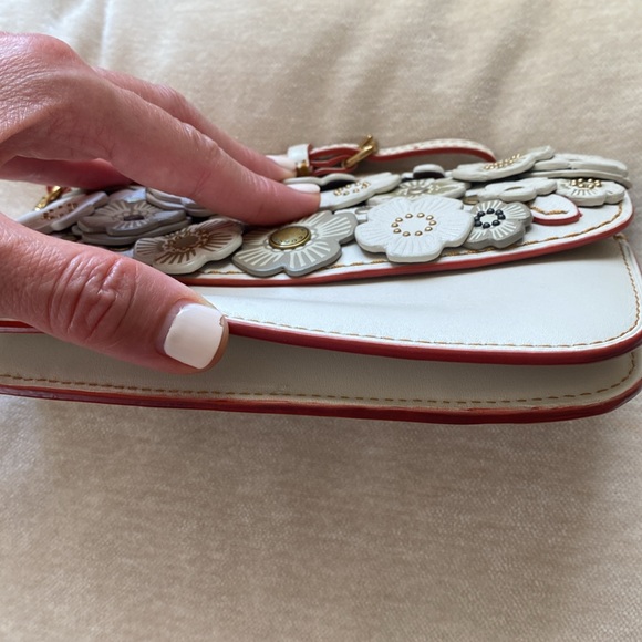 COACH 1941 Tea Rose Clutch CHALK
Wristlet Wallet - Picture 6 of 16